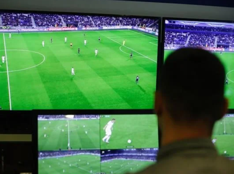 عن حاجة بيئات العمل إلى «تقنية الـ VAR»